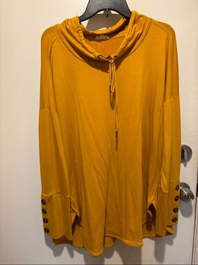 Westbound XL Yellow Crewneck Top